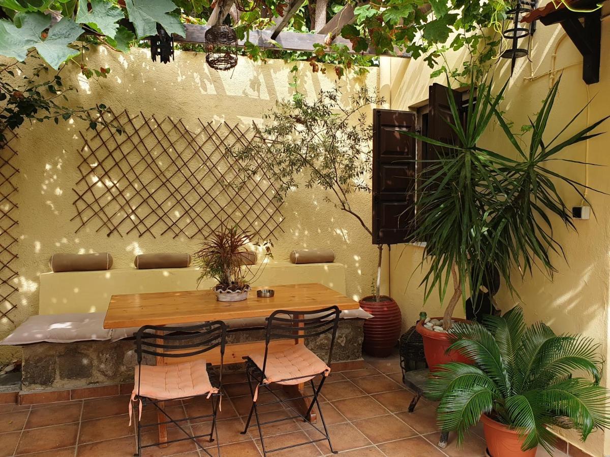 Chris Αpartments Old Town Apartment Rhodes City Bagian luar foto